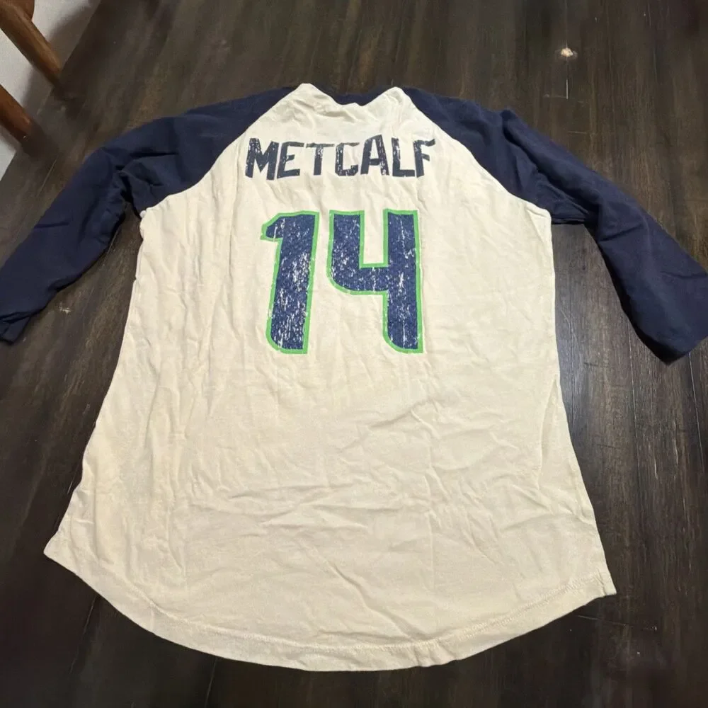 Fanatics Seattle Seahawks Women's T-shirt Size Large METCALF #14 Jersey